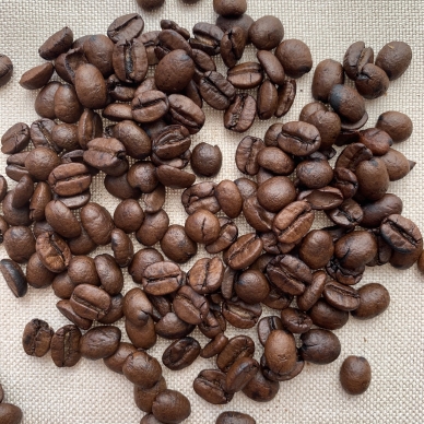 Aromatizuotos kavos pupelės "Makadamijos riešutų skonio"